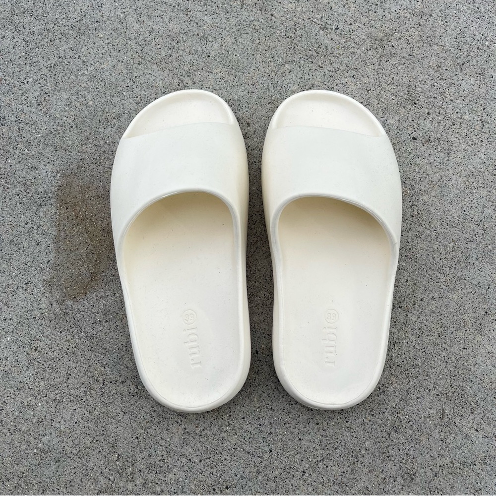 White-ish-Cream slides from Cotton On in Australia